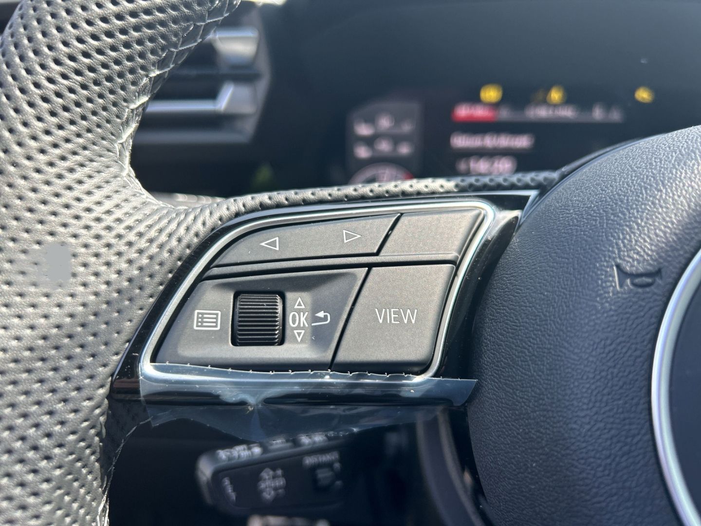 Fahrzeugabbildung Audi A3 SPORTB 45 TFSIe MATRIX,AHK,NAVI,HUD,PARK-LENK