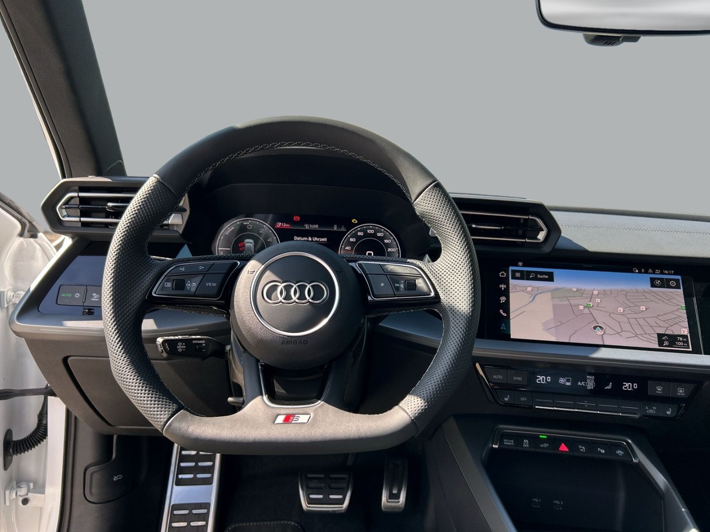 Fahrzeugabbildung Audi A3 SPORTB 40TFSIe LED+PARK+LENK+LEDER+NAVI+SLINE
