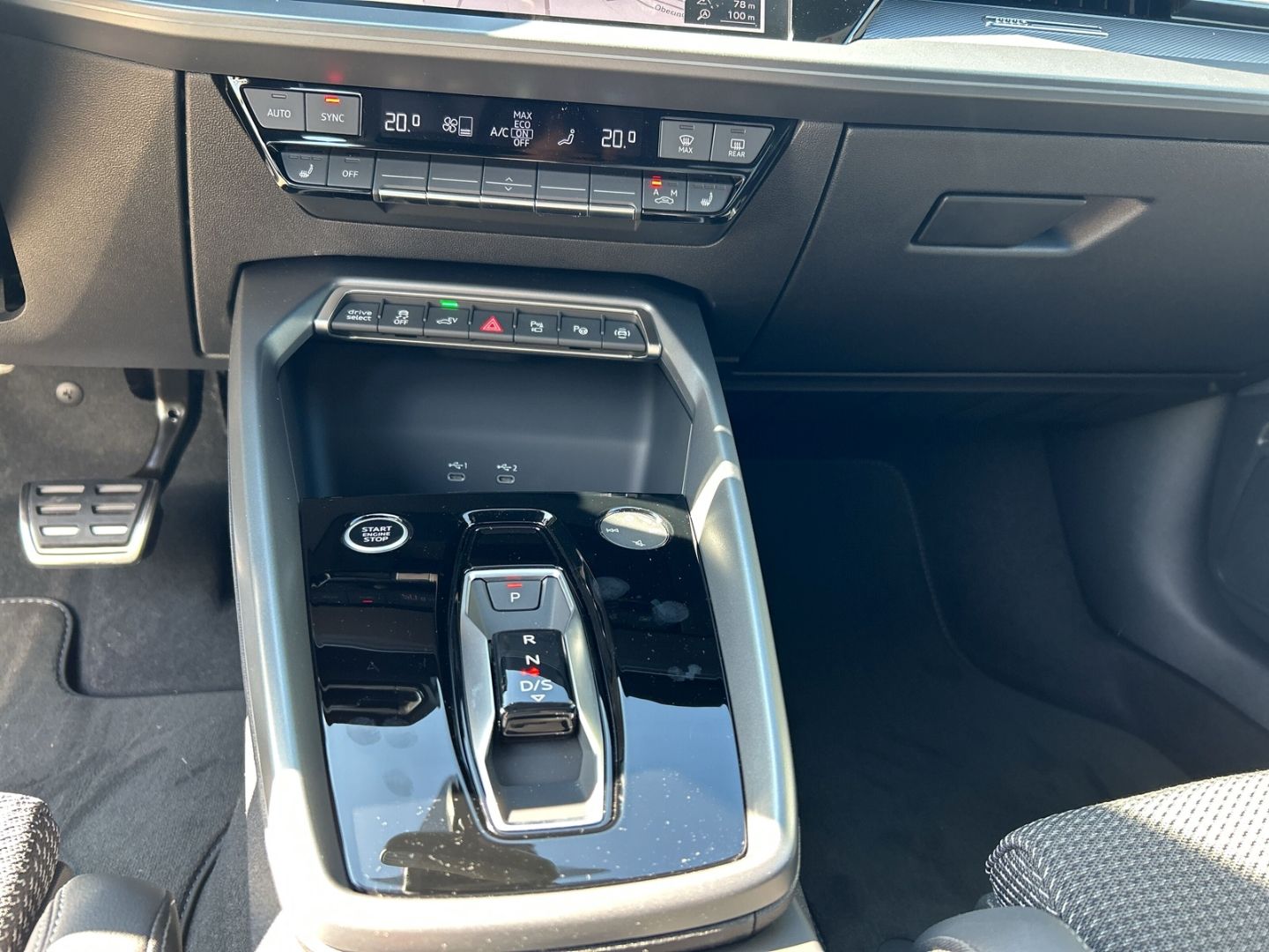Fahrzeugabbildung Audi A3 SPORTB 40TFSIe LED+PARK+LENK+LEDER+NAVI+SLINE