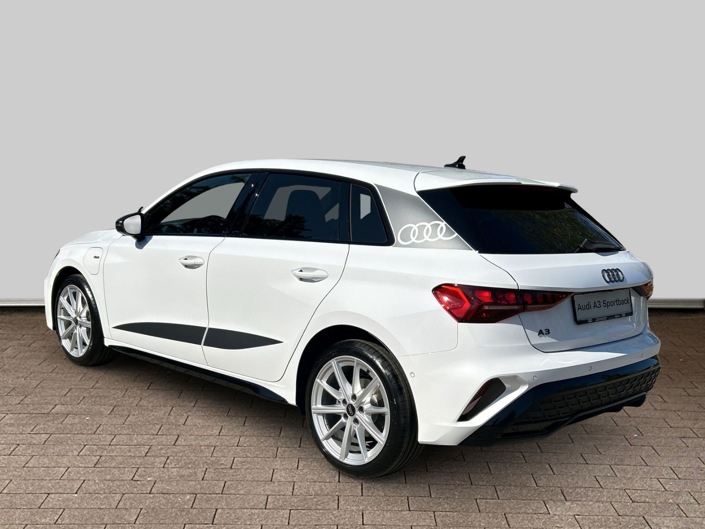 Fahrzeugabbildung Audi A3 SPORTB 40TFSIe LED+PARK+LENK+LEDER+NAVI+SLINE