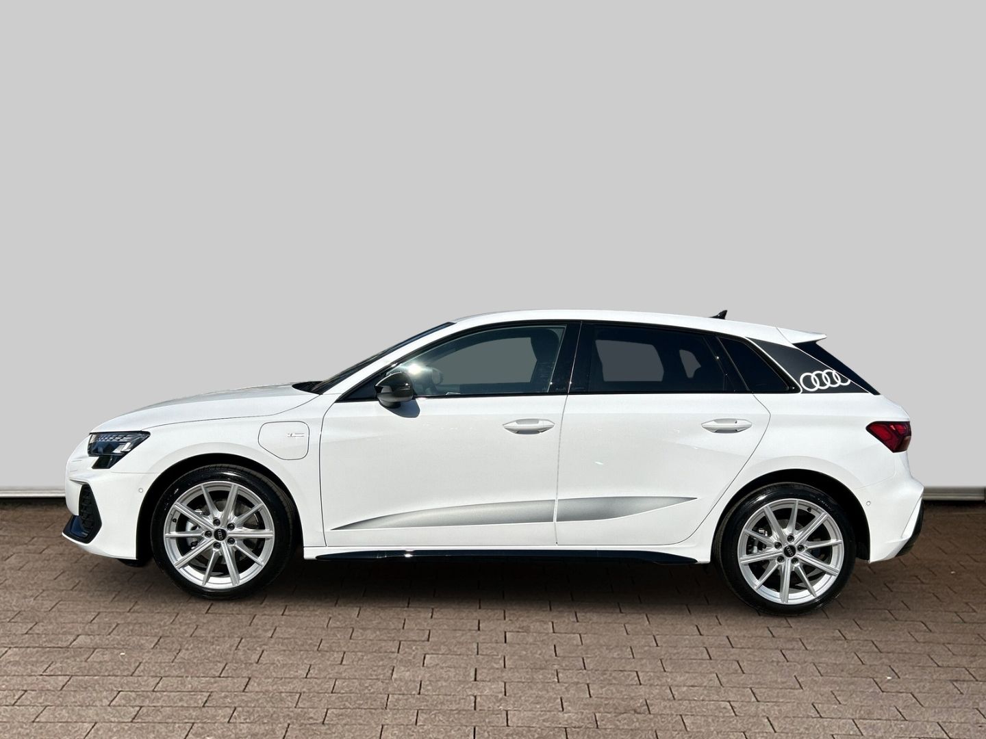 Fahrzeugabbildung Audi A3 SPORTB 40TFSIe LED+PARK+LENK+LEDER+NAVI+SLINE