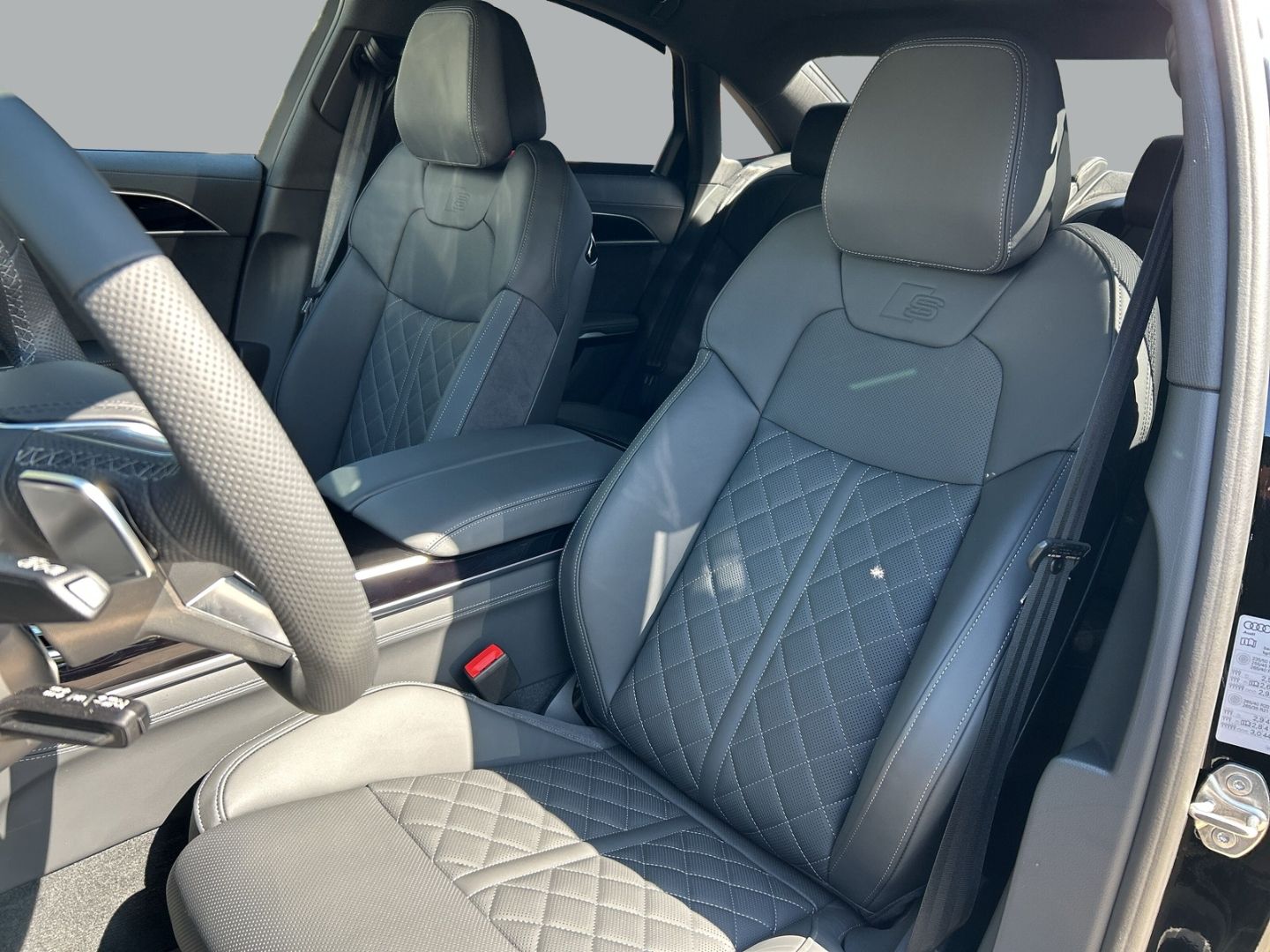 Fahrzeugabbildung Audi A8 60 TFSIe MATRIX+HUD+PANO+KAMERA+B&O+AHK+VIRTU