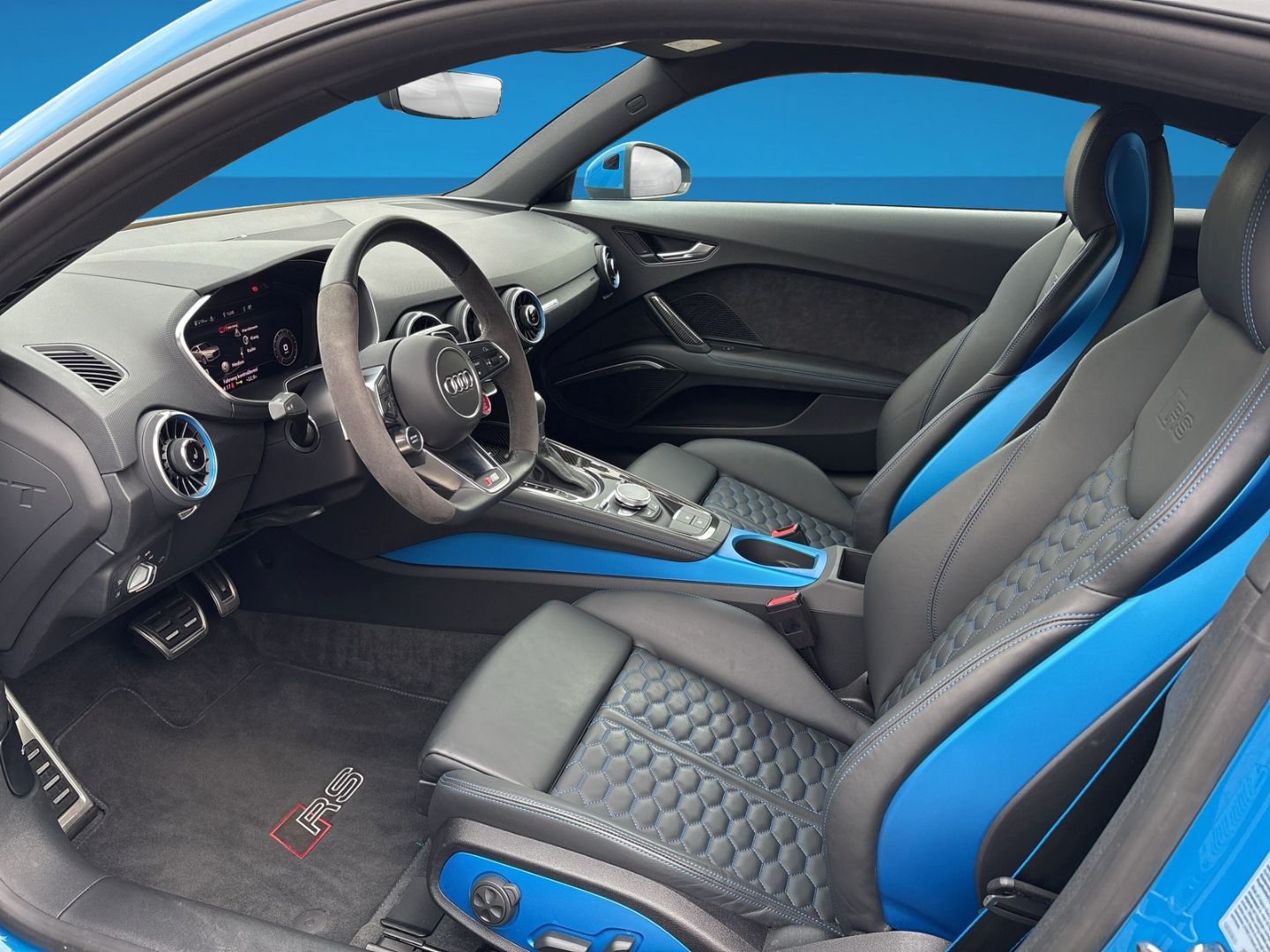 Fahrzeugabbildung Audi TT RS 2.5 TFSI B&O NAVI NAPPALEDER MATRIX LED