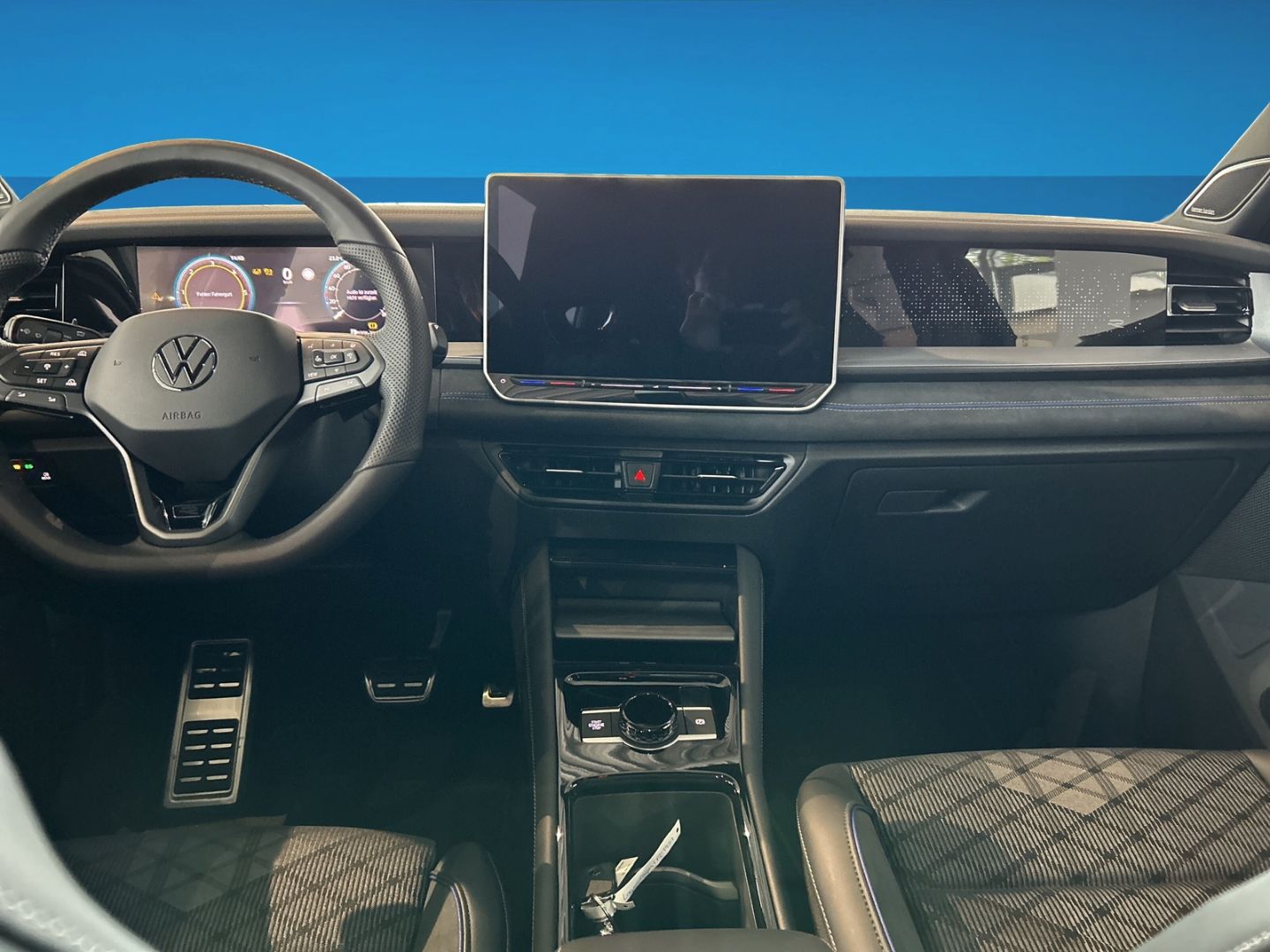 Fahrzeugabbildung Volkswagen Tayron R-Line 2.0 TDI 4M 7 SITZER PANO AHK STAND
