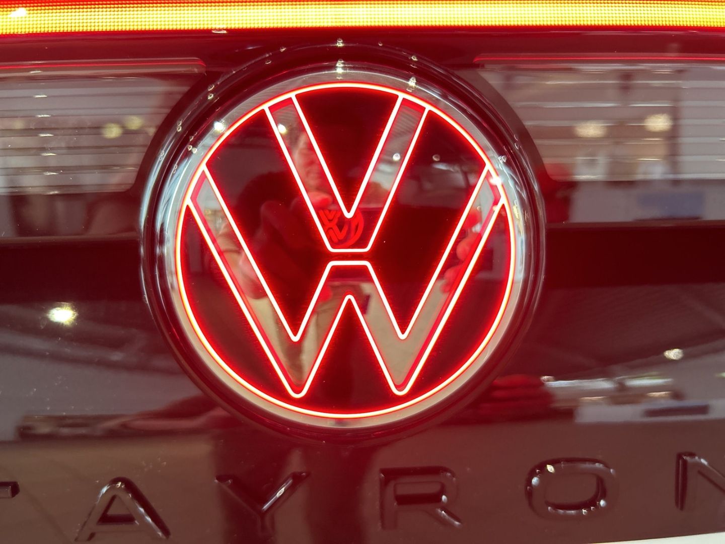 Fahrzeugabbildung Volkswagen Tayron R-Line 2.0 TDI 4M 7 SITZER PANO AHK STAND