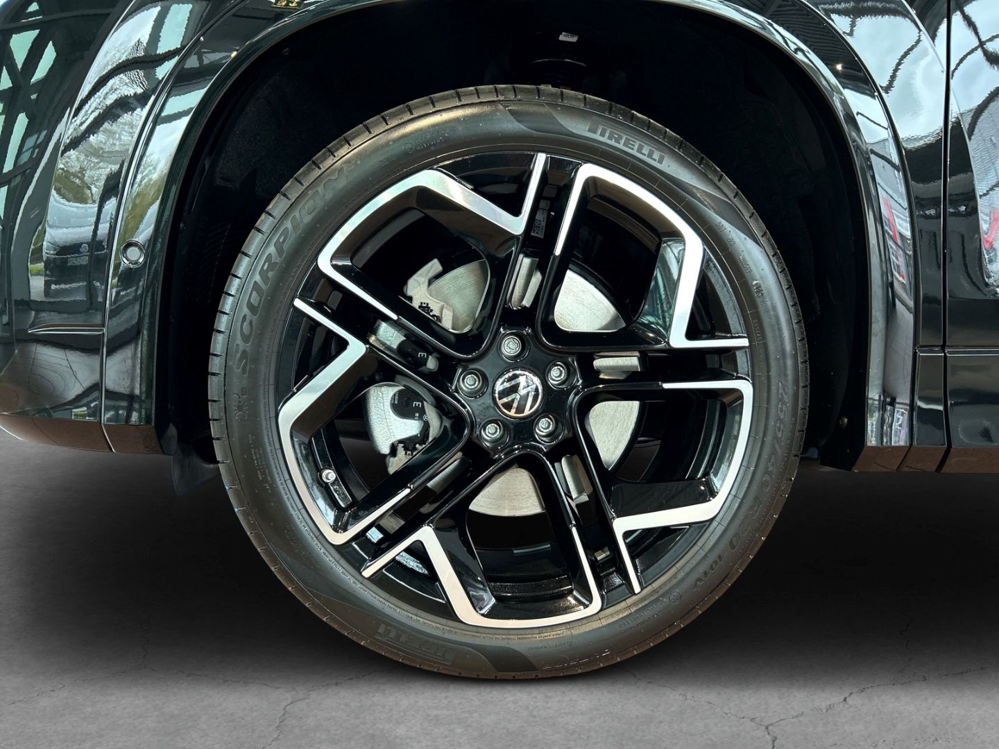Fahrzeugabbildung Volkswagen Tayron R-Line 2.0 TDI 4M 7 SITZER PANO AHK STAND