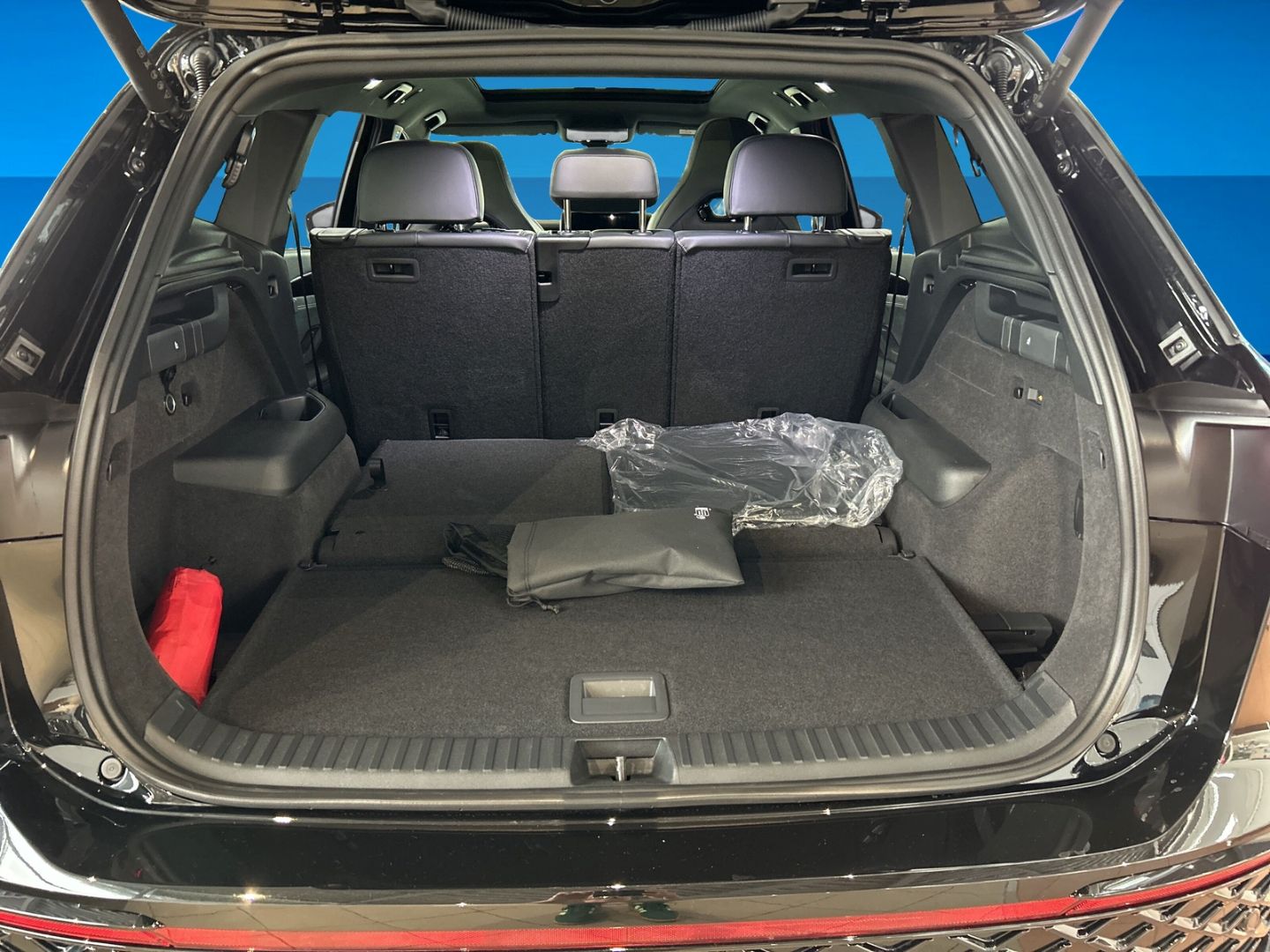 Fahrzeugabbildung Volkswagen Tayron R-Line 2.0 TDI 4M 7 SITZER PANO AHK STAND