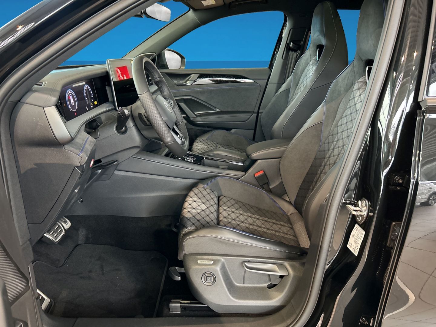 Fahrzeugabbildung Volkswagen Tayron R-Line 2.0 TDI 4M 7 SITZER PANO AHK STAND