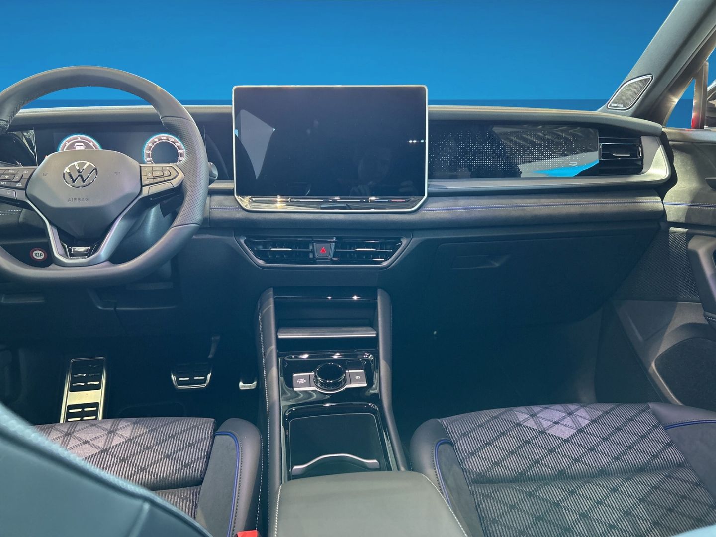 Fahrzeugabbildung Volkswagen Tayron R-Line 2,0 TDI 4M AHK PANO 7SITZER BLACK