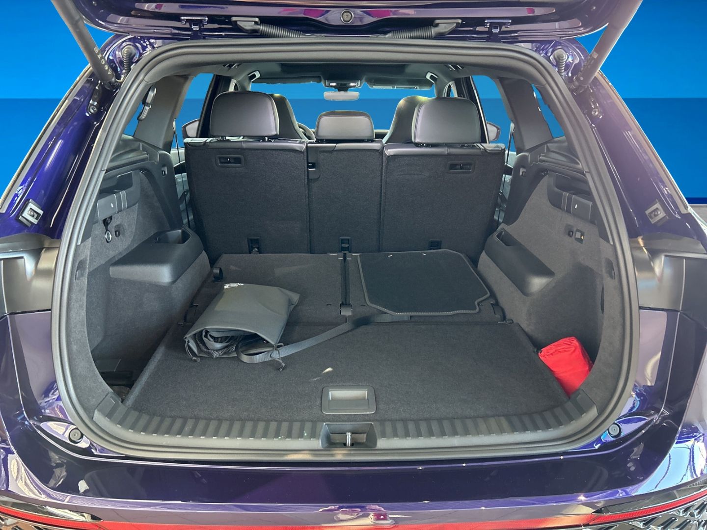 Fahrzeugabbildung Volkswagen Tayron R-Line 2,0 TDI 4M AHK PANO 7SITZER BLACK