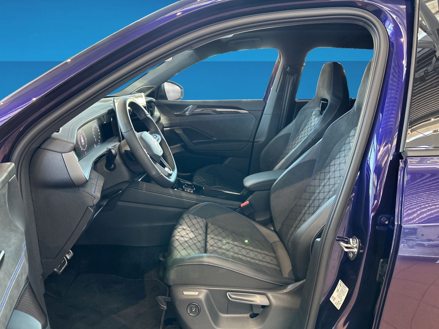 Fahrzeugabbildung Volkswagen Tayron R-Line 2,0 TDI 4M AHK PANO 7SITZER BLACK
