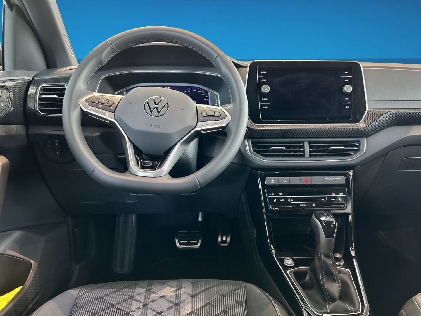 Fahrzeugabbildung Volkswagen T-Cross R-Line 1.5 l TSI AHK REAR VIEW IQ.DRIVE