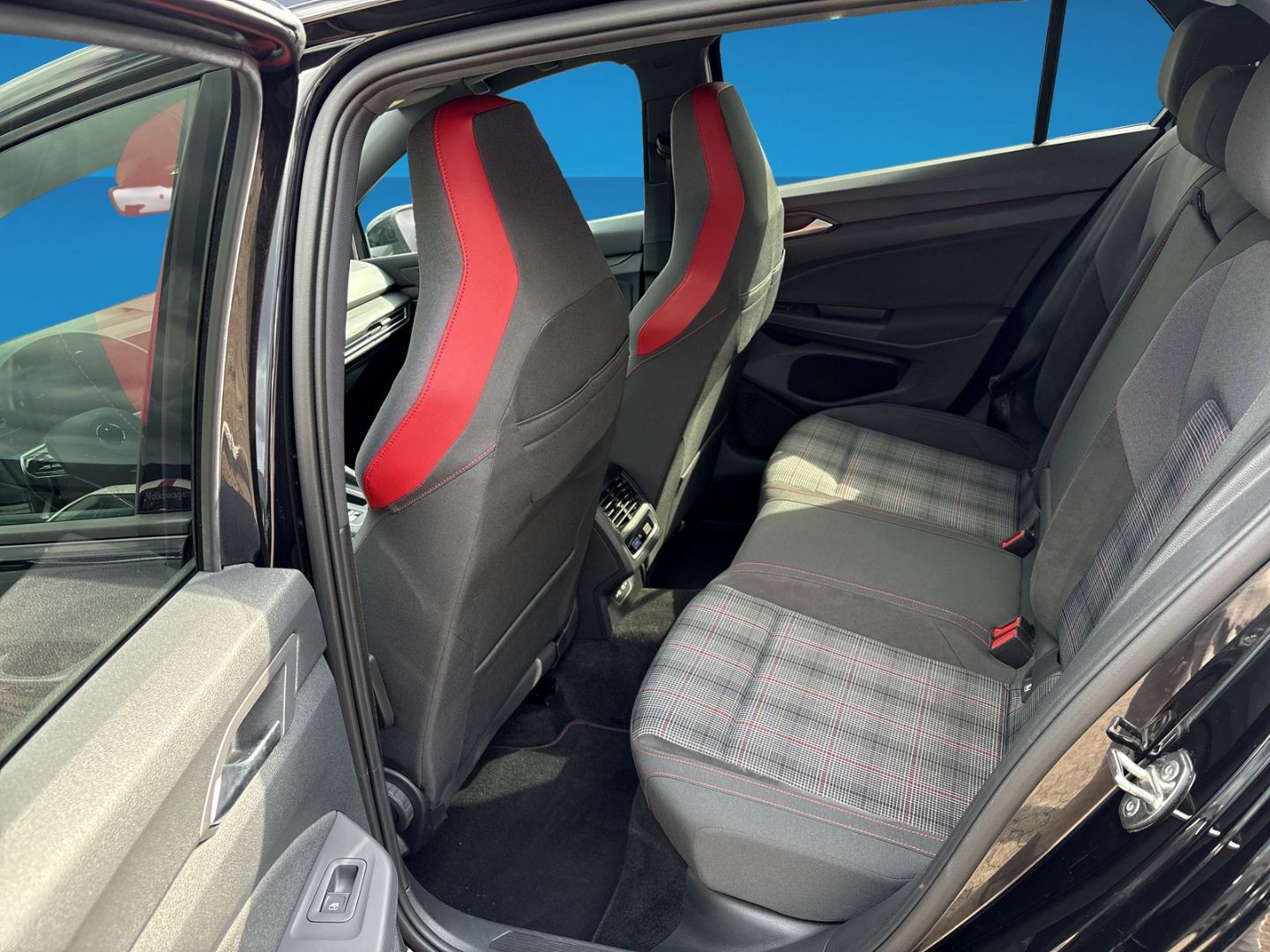 Fahrzeugabbildung Volkswagen Golf VIII GTI 2.0 TSI NAVI Rear View Matrix LED