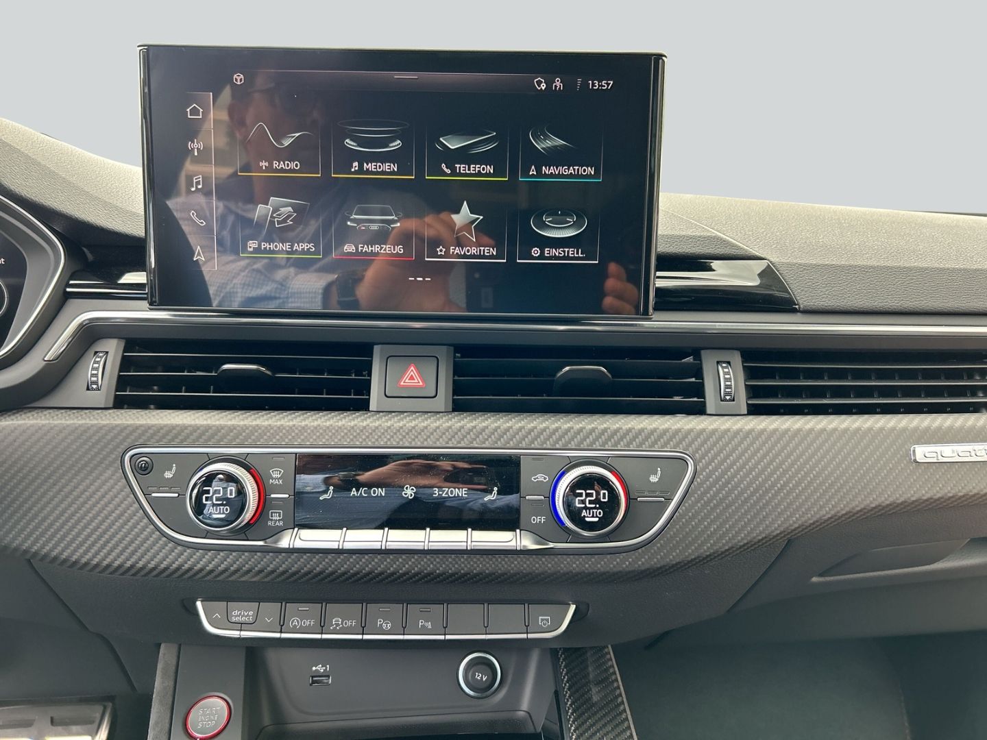 Fahrzeugabbildung Audi RS4 AVANT MATRIX,PANO,HEADUP,VIRTUAL,SPORTABGAS