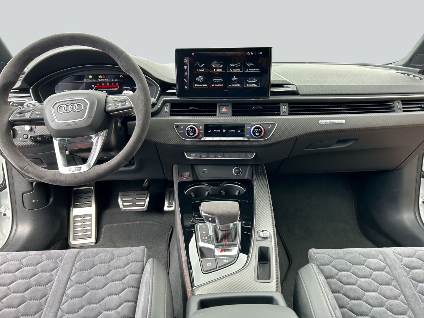 Fahrzeugabbildung Audi RS4 AVANT MATRIX,PANO,HEADUP,VIRTUAL,SPORTABGAS