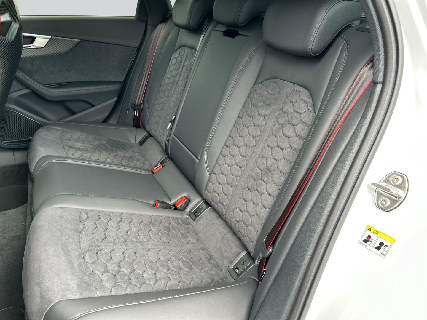 Fahrzeugabbildung Audi RS4 AVANT MATRIX,PANO,HEADUP,VIRTUAL,SPORTABGAS