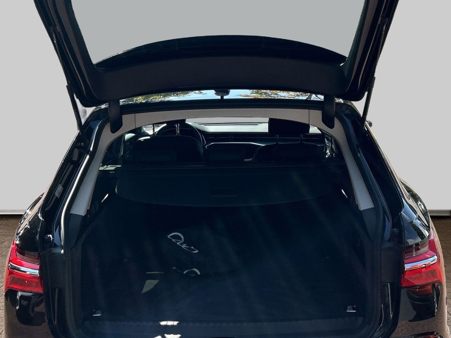 Fahrzeug 20 Fahrzeugabbildung Audi A6 Avant 50 TFSI e quattro S tronic LED Assisten - mit KI generiert/bearbeitet