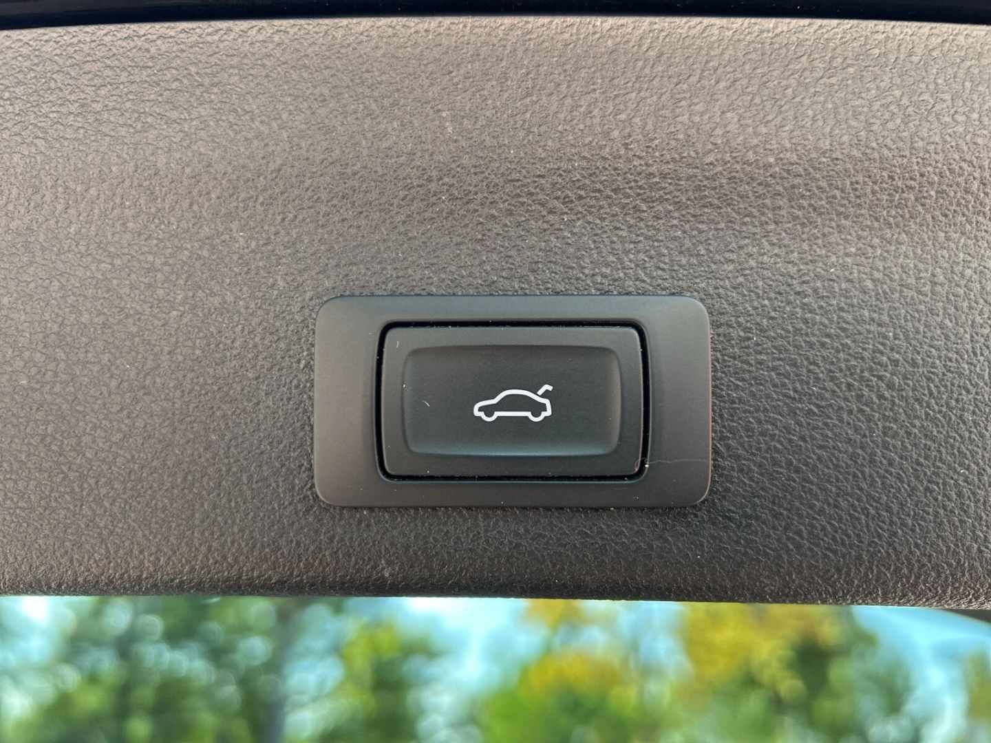 Fahrzeug 24 Fahrzeugabbildung Audi A6 Avant 50 TFSI e quattro S tronic LED Assisten - mit KI generiert/bearbeitet