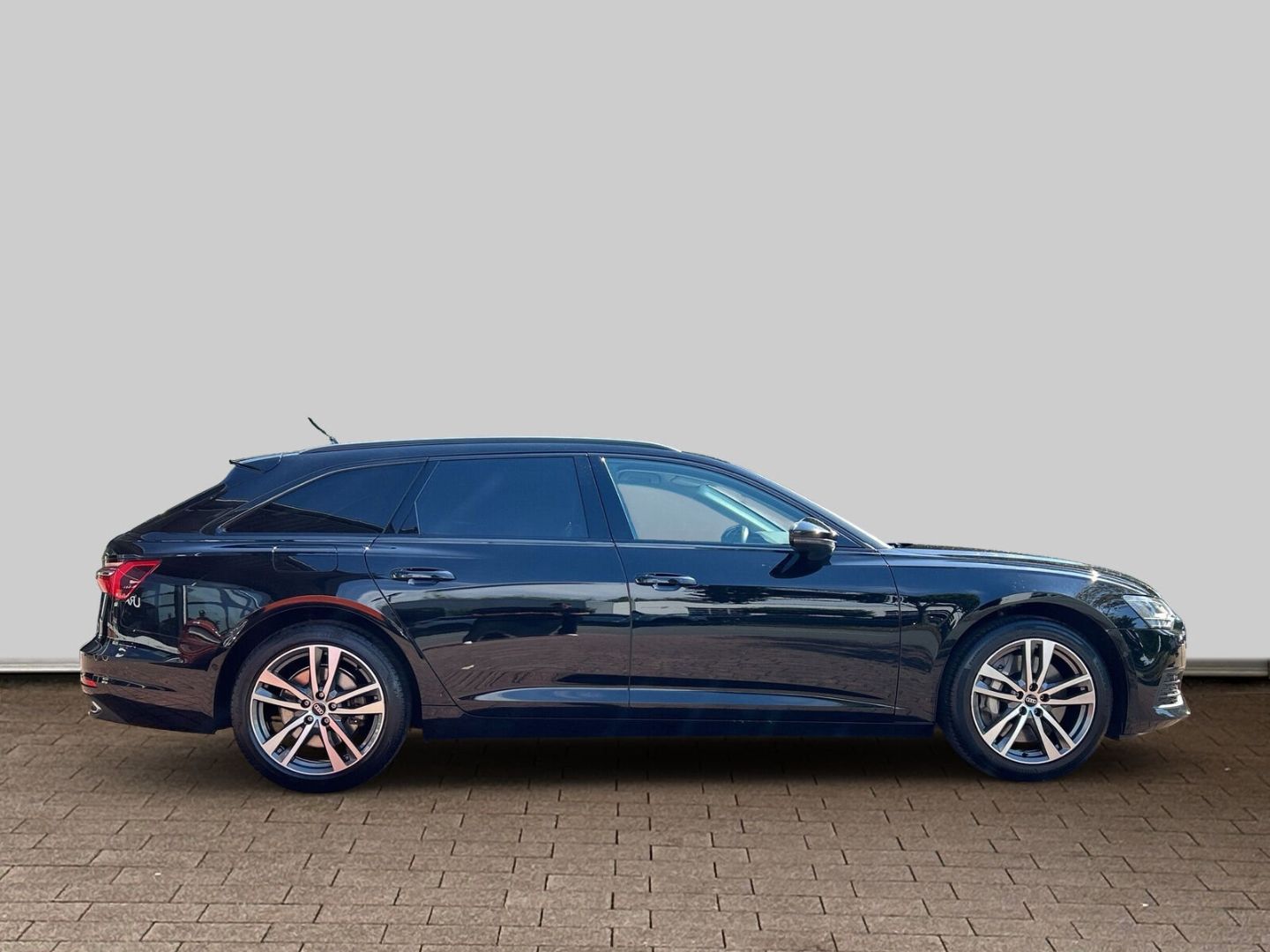 Fahrzeug 8 Fahrzeugabbildung Audi A6 Avant 50 TFSI e quattro S tronic LED Assisten - mit KI generiert/bearbeitet
