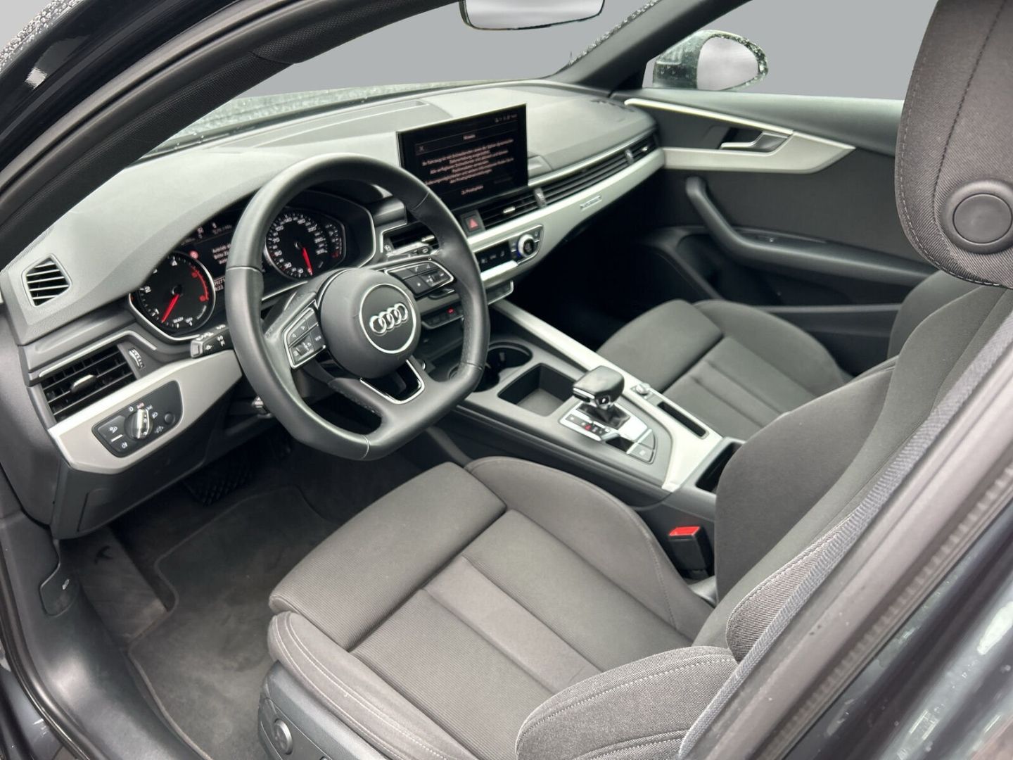 Fahrzeug 13 Fahrzeugabbildung Audi A4 allroad quattro 50 TDI Matrix Pano Sportsitze - mit KI generiert/bearbeitet