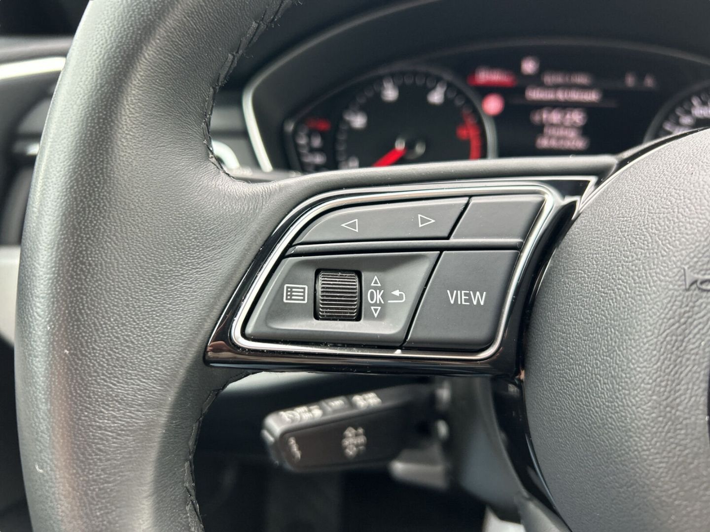 Fahrzeug 17 Fahrzeugabbildung Audi A4 allroad quattro 50 TDI Matrix Pano Sportsitze - mit KI generiert/bearbeitet