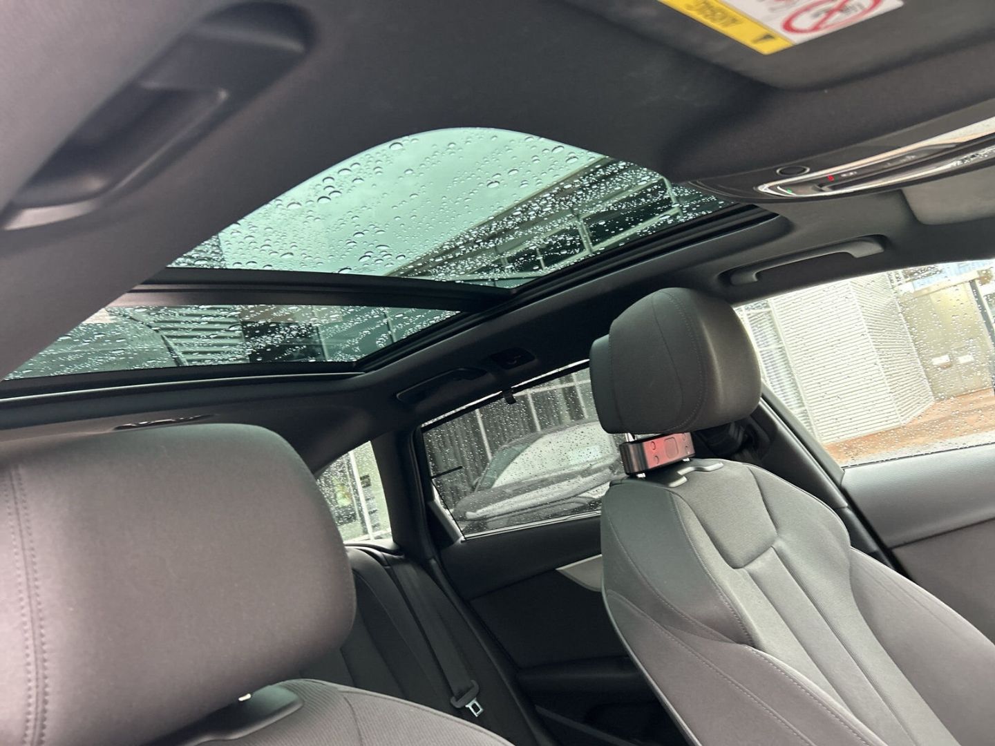Fahrzeug 23 Fahrzeugabbildung Audi A4 allroad quattro 50 TDI Matrix Pano Sportsitze - mit KI generiert/bearbeitet