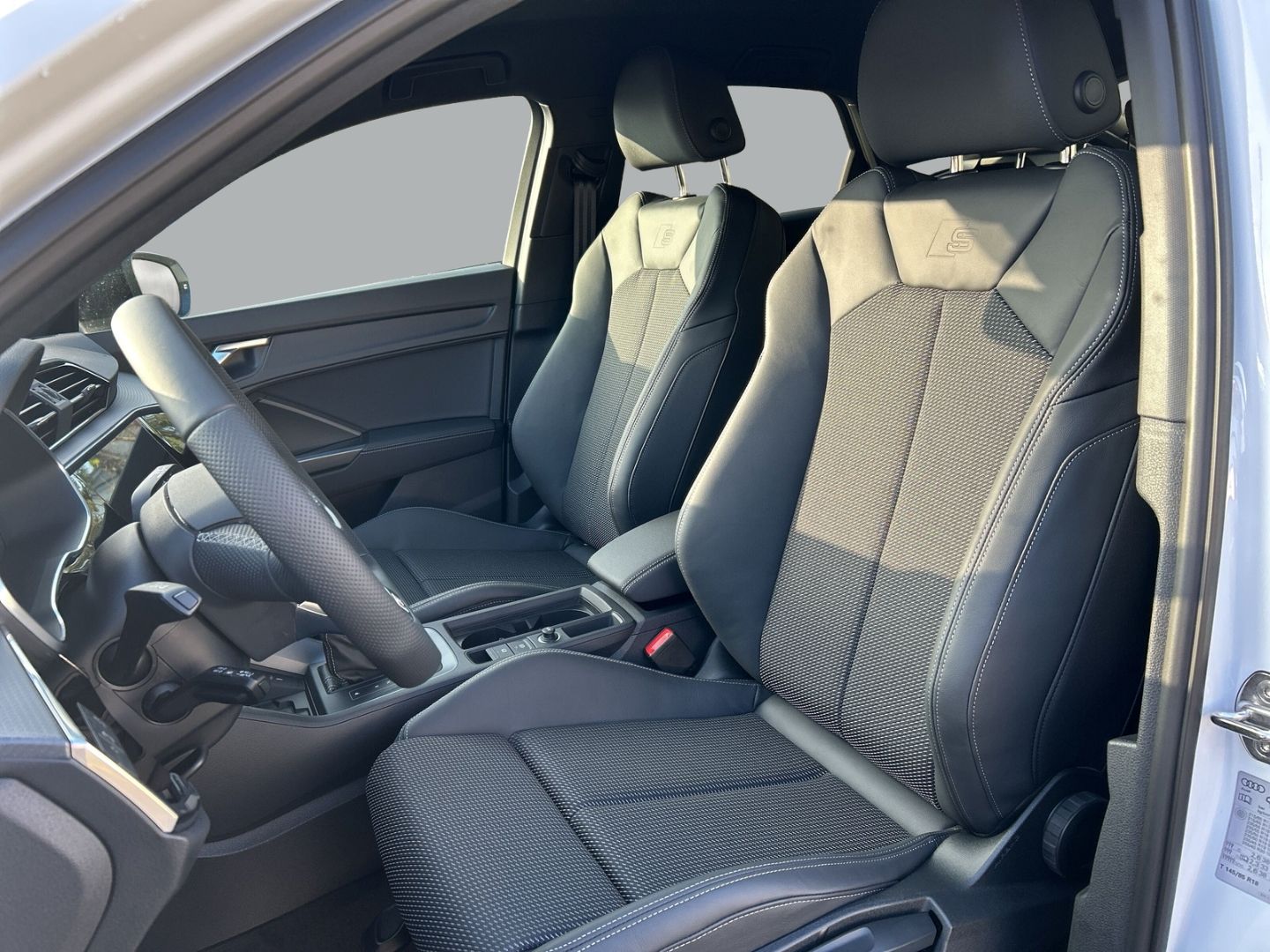 Fahrzeugabbildung Audi Q3 SPORTB. 40TFSi LED VIRTUAL,KAMRA,LEDER,APPLE