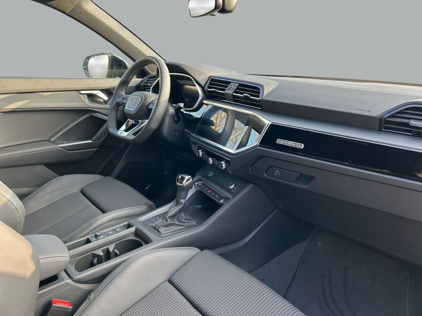 Fahrzeugabbildung Audi Q3 SPORTB. 40TFSi LED VIRTUAL,KAMRA,LEDER,APPLE