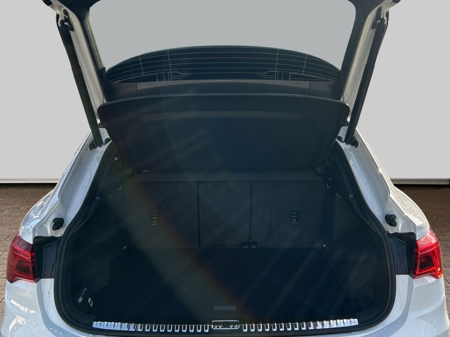 Fahrzeugabbildung Audi Q3 SPORTB. 40TFSi LED VIRTUAL,KAMRA,LEDER,APPLE