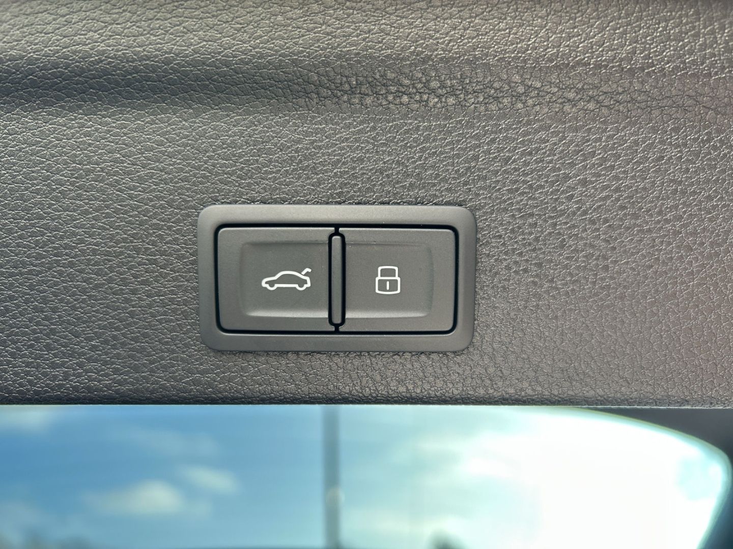Fahrzeugabbildung Audi Q3 SPORTB. 40TFSi LED VIRTUAL,KAMRA,LEDER,APPLE
