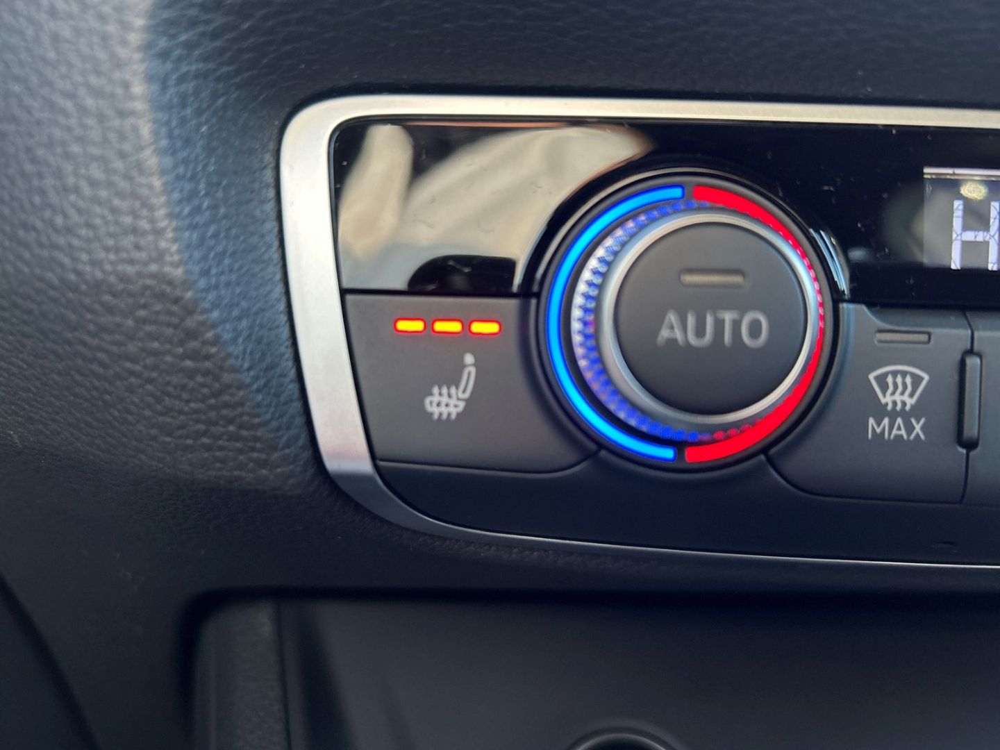 Fahrzeugabbildung Audi Q3 SPORTB. 40TFSi LED VIRTUAL,KAMRA,LEDER,APPLE