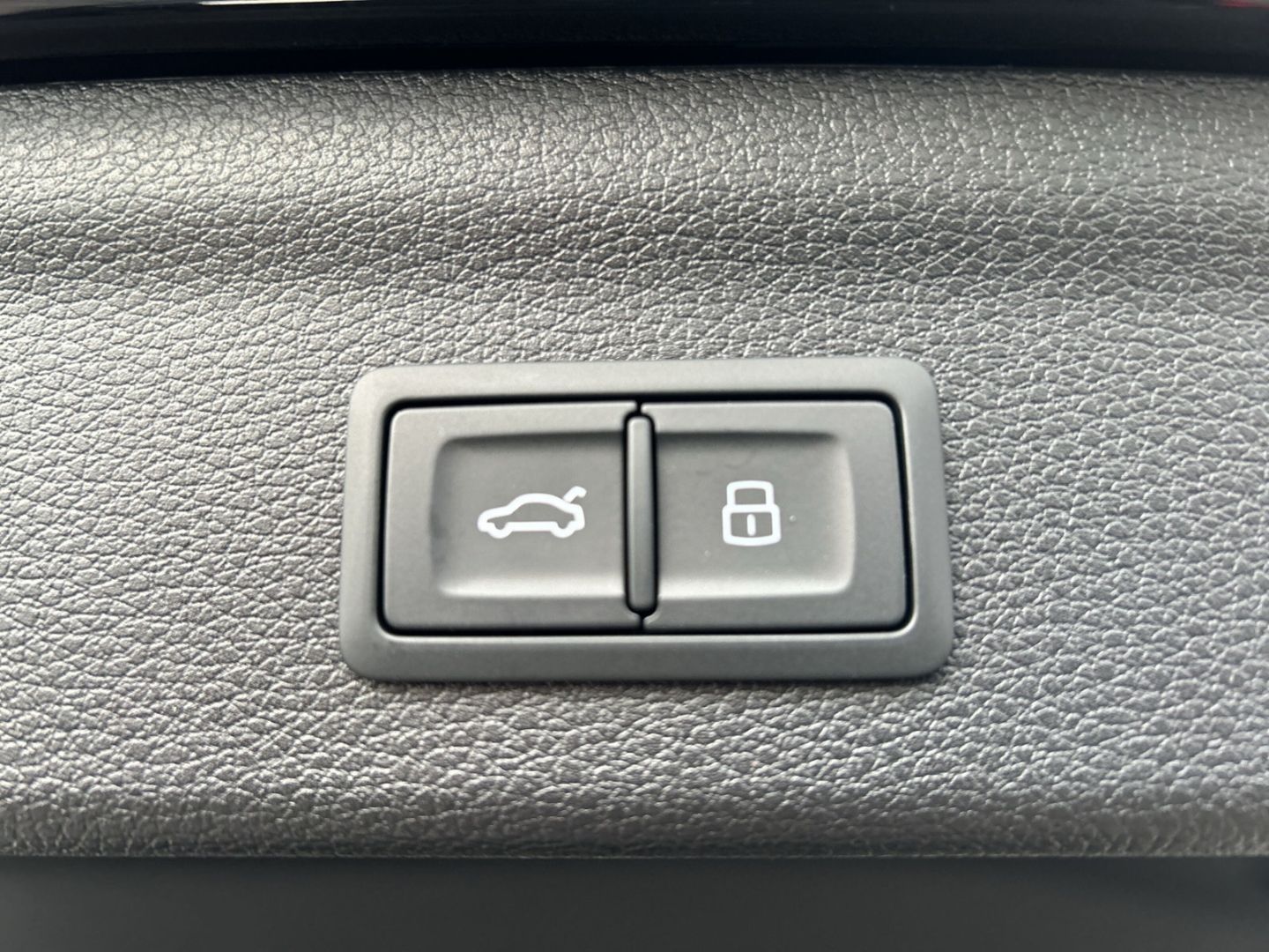 Fahrzeugabbildung Audi Q3 35TFSI SLINE LED,AHK,VIRTUEL,SHZ,PDC,NAVI