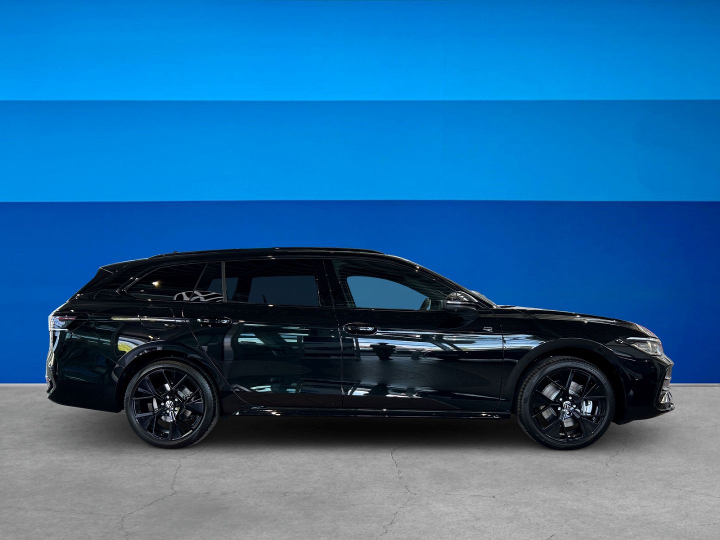 Fahrzeugabbildung Volkswagen Passat R-Line 2,0 l TDI 4M MATRIX SIGNATURE AHK
