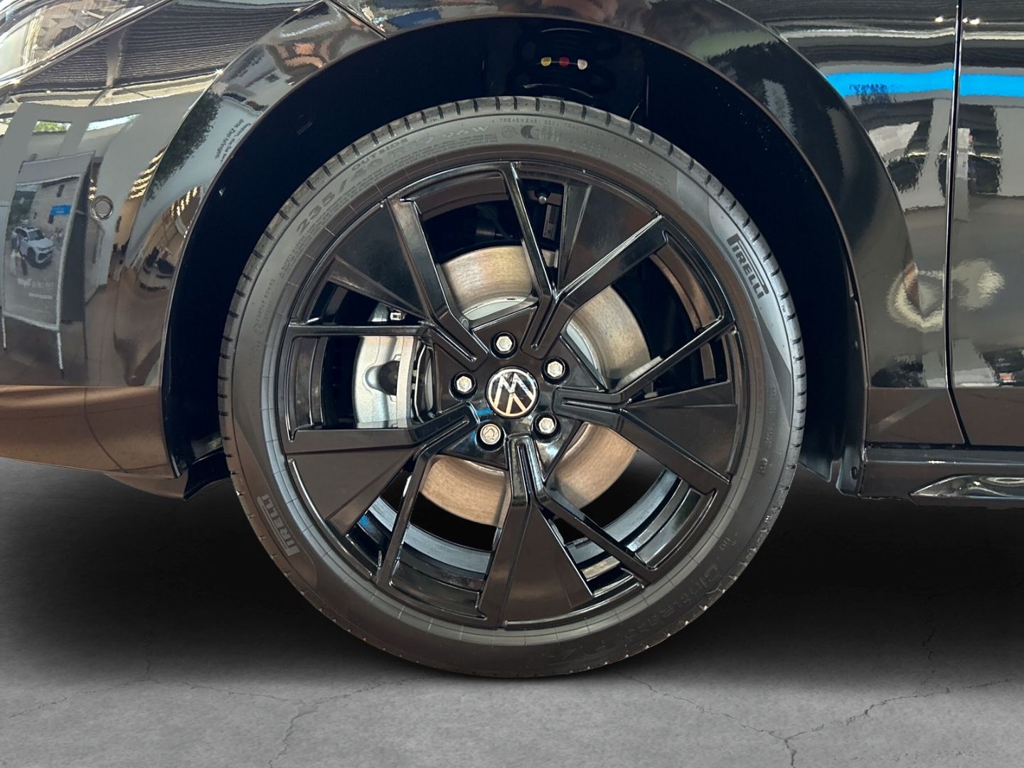 Fahrzeugabbildung Volkswagen Passat R-Line 2,0 l TDI 4M MATRIX SIGNATURE AHK