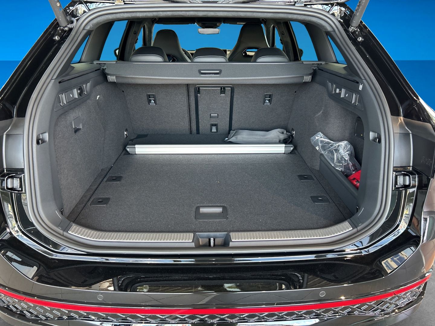 Fahrzeugabbildung Volkswagen Passat R-Line 2,0 l TDI 4M MATRIX SIGNATURE AHK