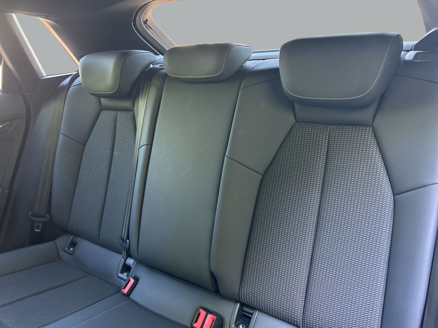 Fahrzeugabbildung Audi A3 Sportback 35 TFSI tronic S line Optikpaket sc
