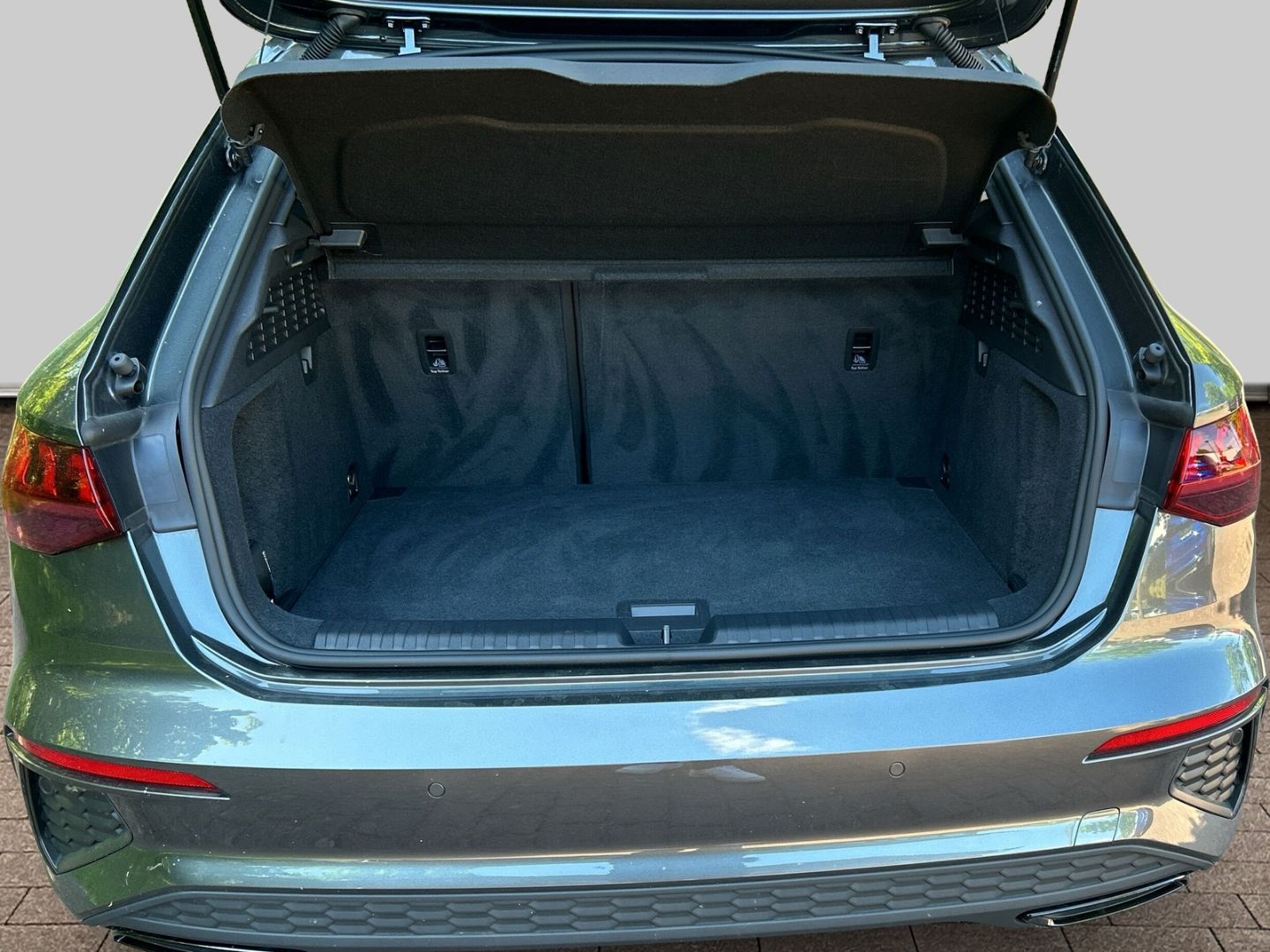 Fahrzeugabbildung Audi A3 Sportback 35 TFSI tronic S line Optikpaket sc
