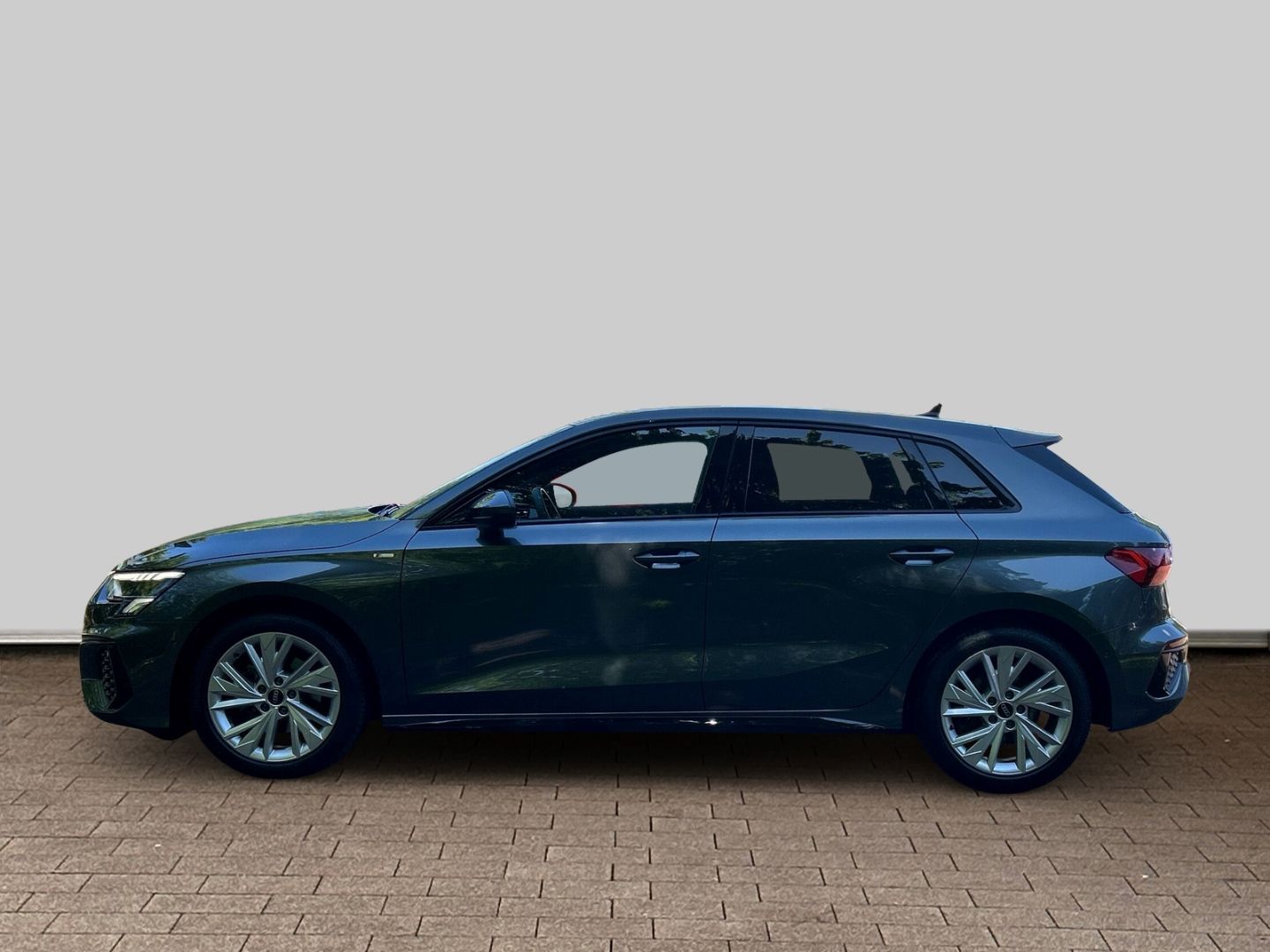 Fahrzeugabbildung Audi A3 Sportback 35 TFSI tronic S line Optikpaket sc