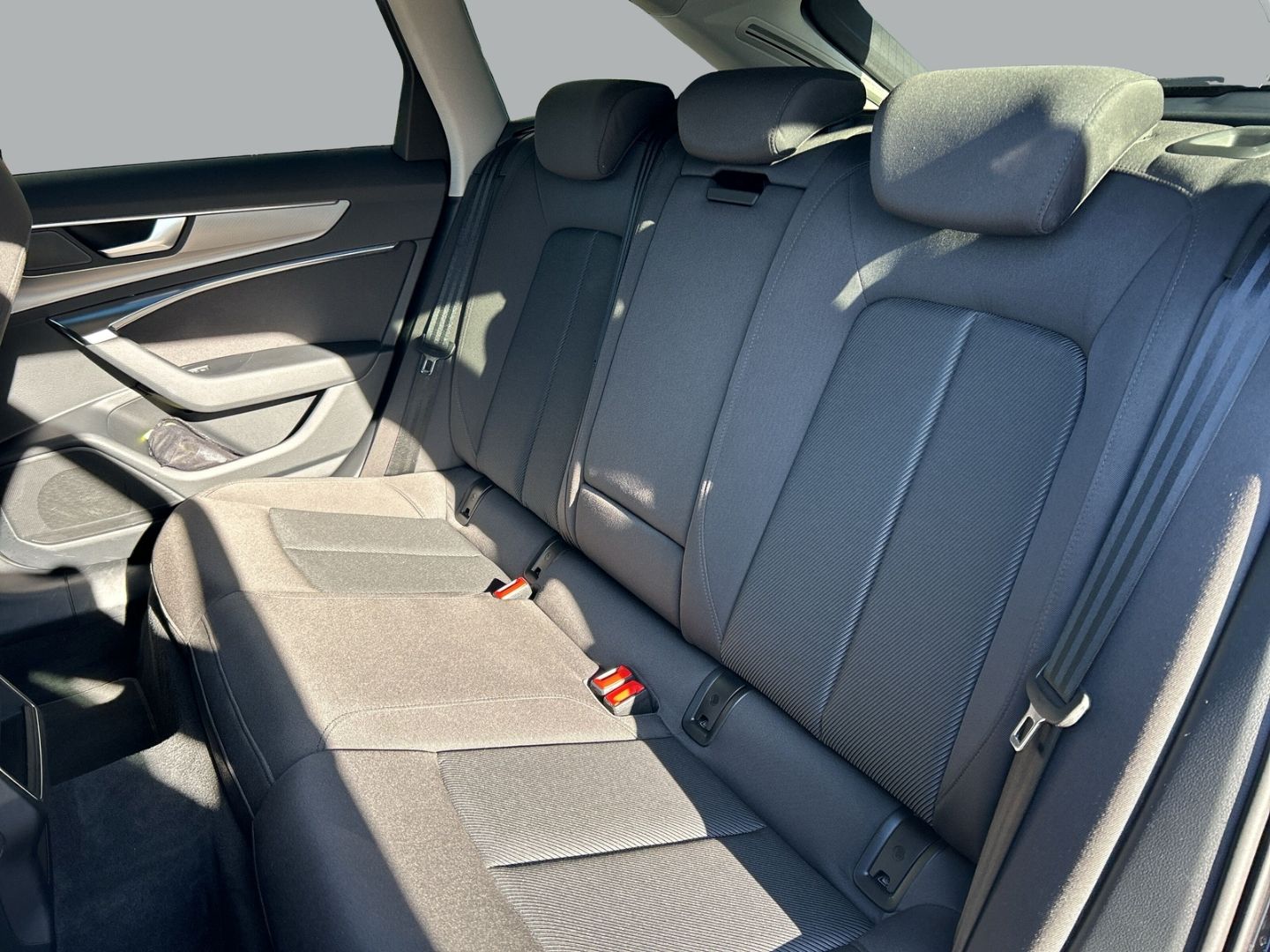 Fahrzeugabbildung Audi A6 AVANT 35TDI SPORT,LED.SHZ,AHK,VIRTUAL,CARPLAY