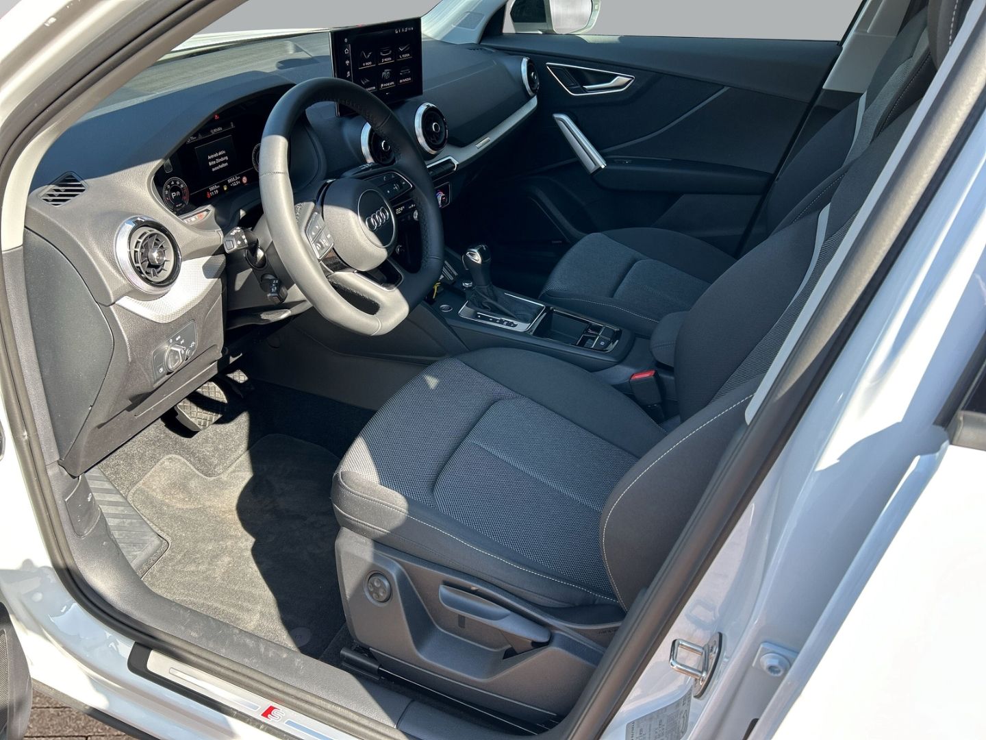 Fahrzeugabbildung Audi Q2 1.5 TFSI SLINE LED,VIRTUAL,AHK,CARPLAY,SONOS