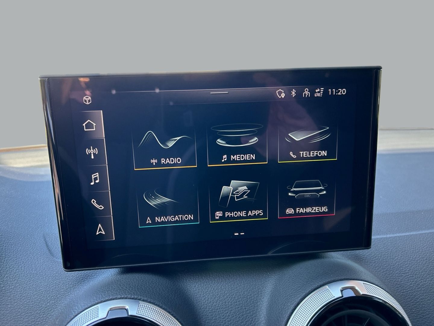 Fahrzeugabbildung Audi Q2 1.5 TFSI SLINE LED,VIRTUAL,AHK,CARPLAY,SONOS