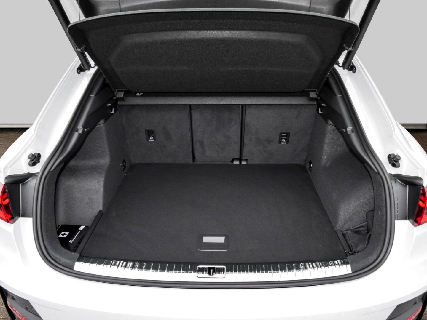 Fahrzeugabbildung Audi Q3 SPORTBACK SLINE 35 TFSI PANO, MATRIX, AHK LED