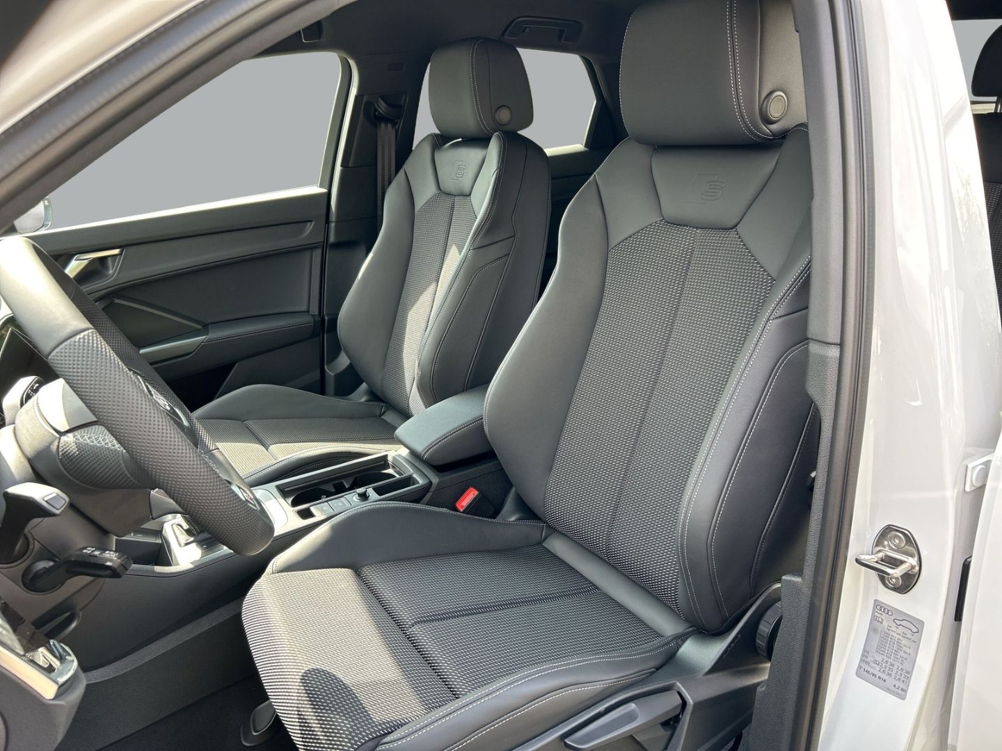 Fahrzeugabbildung Audi Q3 SPORTB SLINE 35 TFSI VIRTUAL,LED,APPLE,19ZOLL
