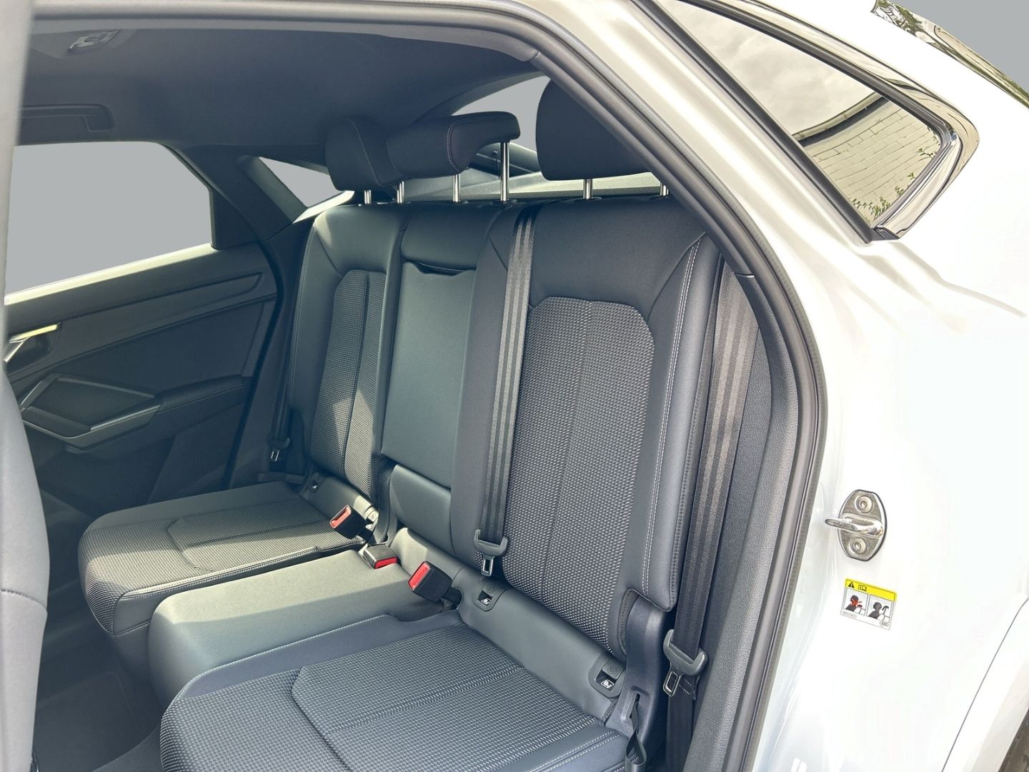 Fahrzeugabbildung Audi Q3 SPORTB SLINE 35 TFSI VIRTUAL,LED,APPLE,19ZOLL