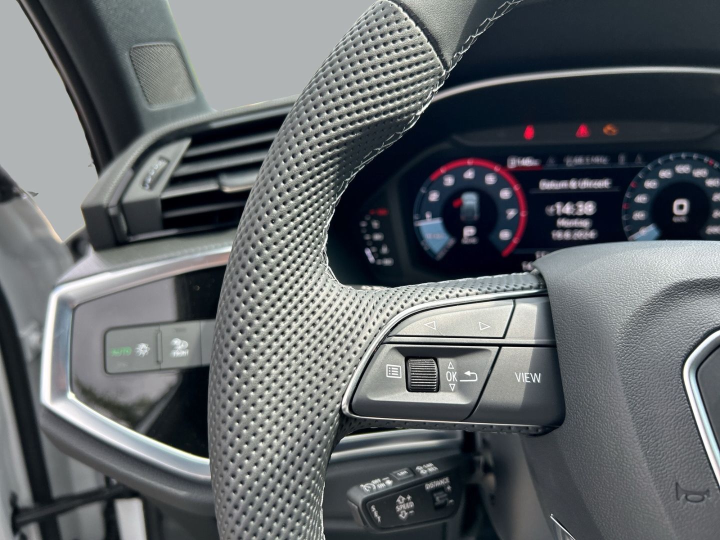 Fahrzeugabbildung Audi Q3 SPORTB SLINE 35 TFSI VIRTUAL,LED,APPLE,19ZOLL