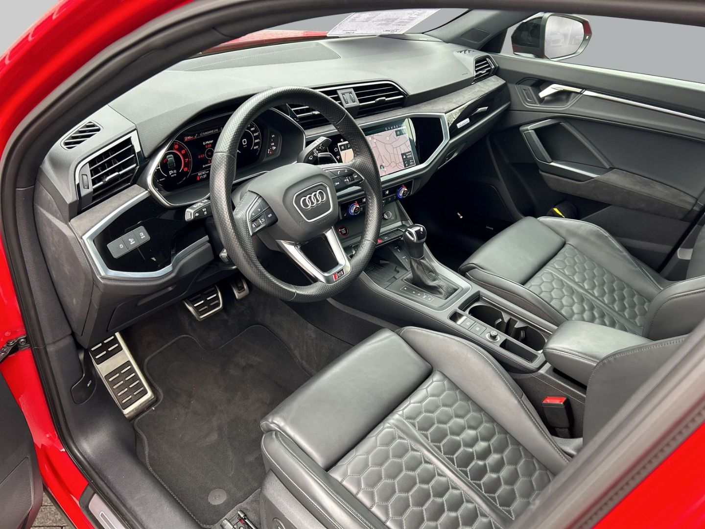 Fahrzeugabbildung Audi RS Q3 SPORTB. MATRIX,AHK,PANO,SONOS,SPORTABGAS