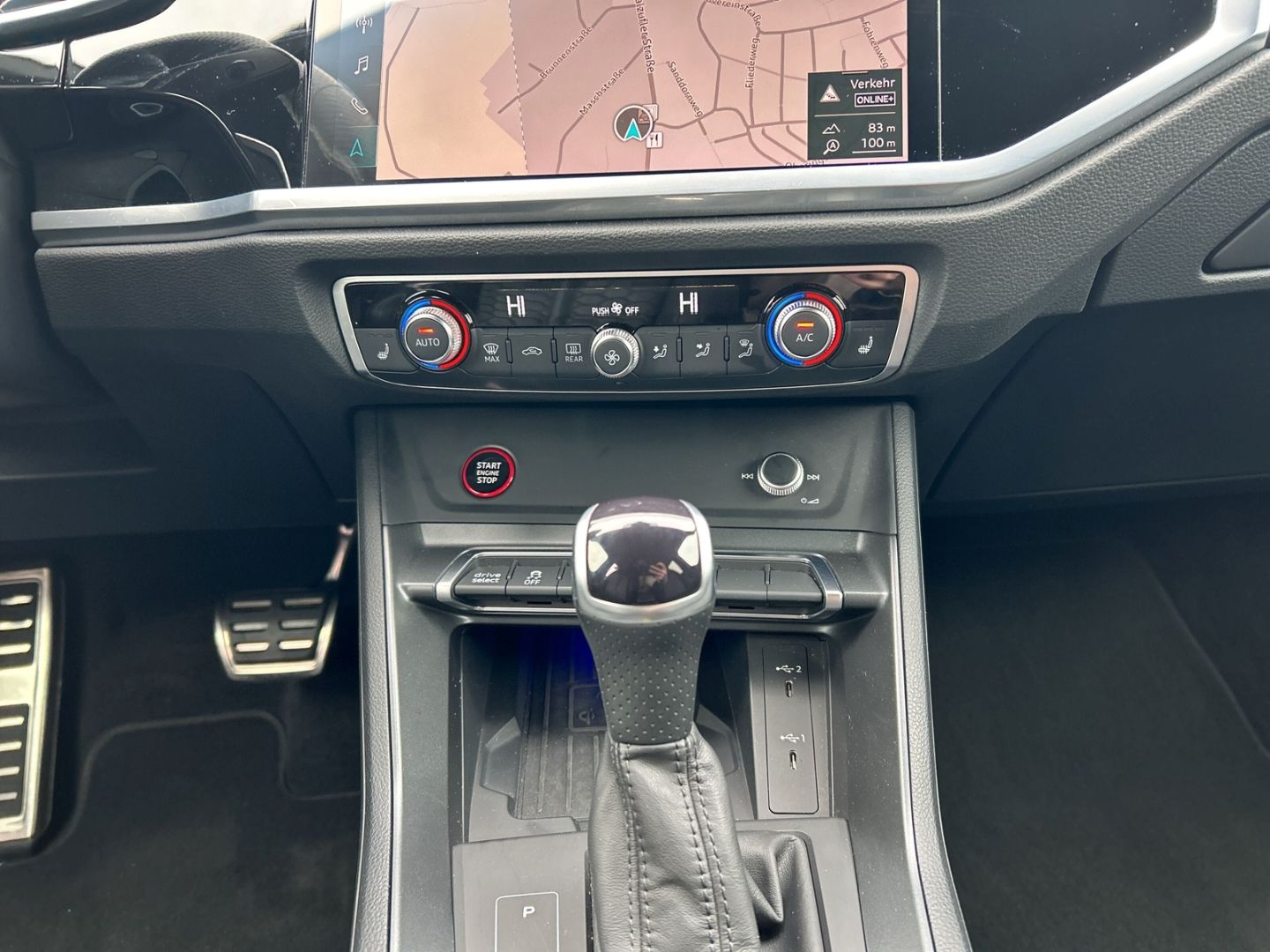 Fahrzeugabbildung Audi RS Q3 SPORTB. MATRIX,AHK,PANO,SONOS,SPORTABGAS