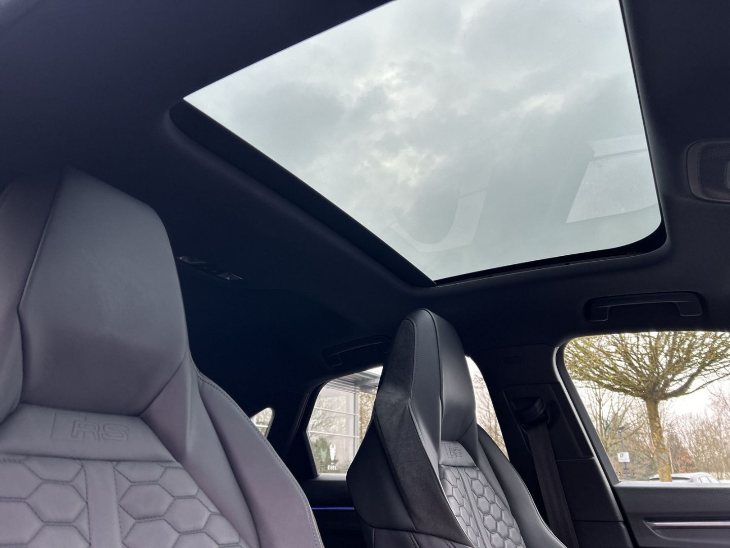 Fahrzeugabbildung Audi RS Q3 SPORTB. MATRIX,AHK,PANO,SONOS,SPORTABGAS