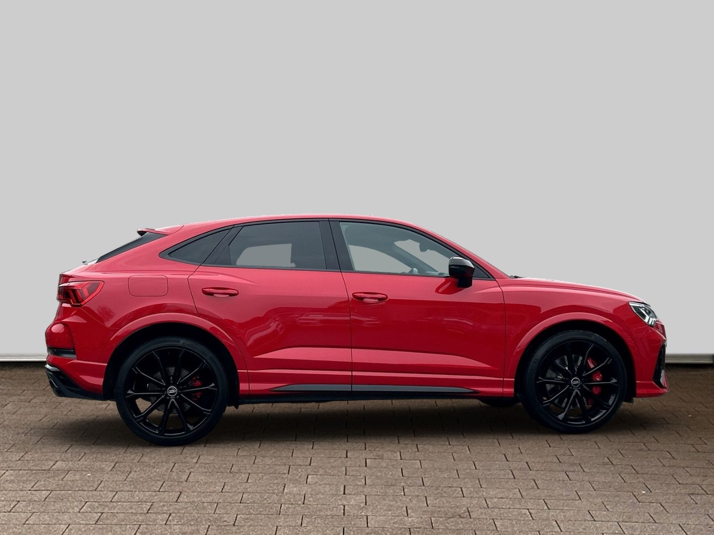 Fahrzeugabbildung Audi RS Q3 SPORTB. MATRIX,AHK,PANO,SONOS,SPORTABGAS