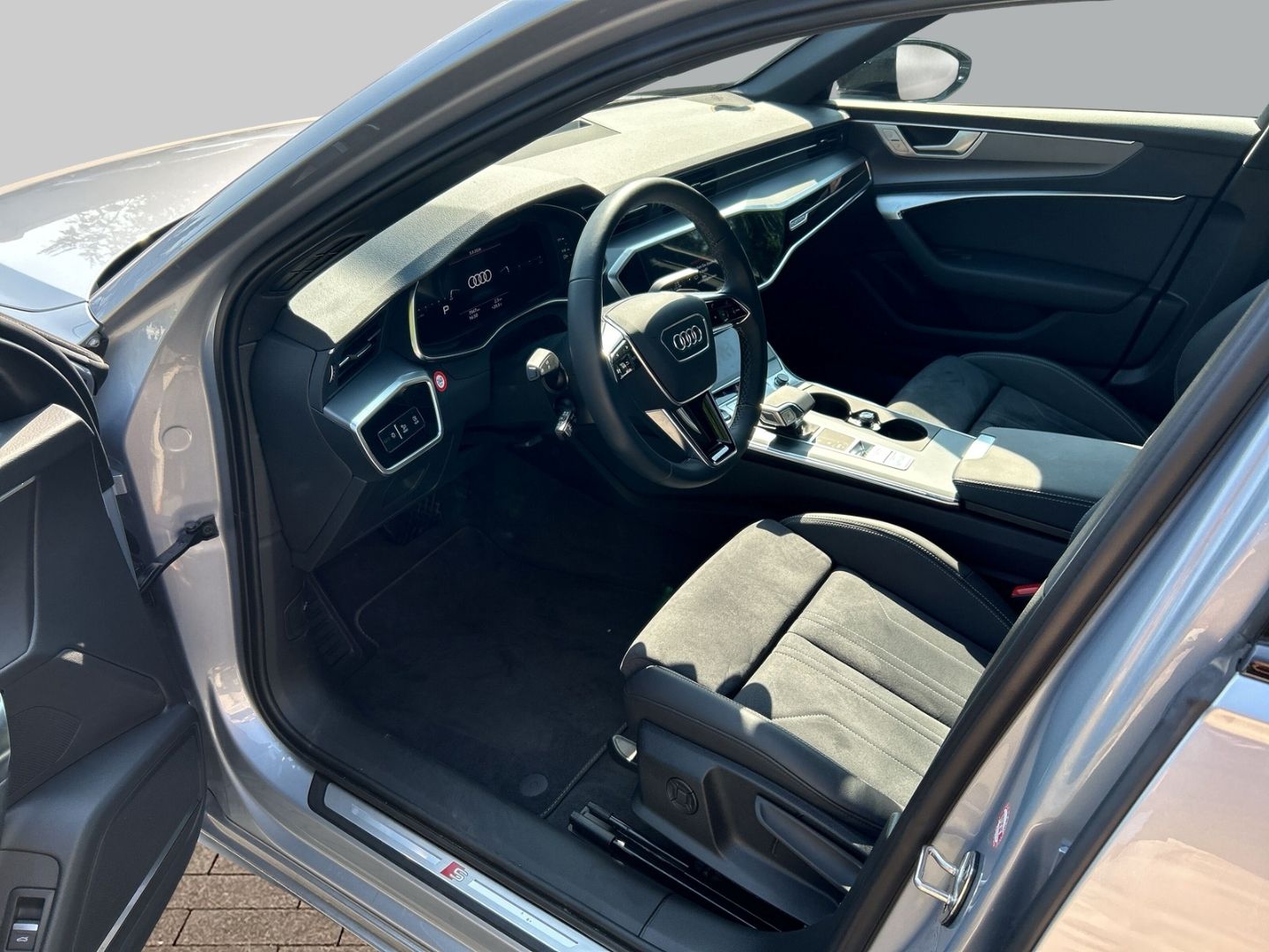 Fahrzeugabbildung Audi A6 AVANT SLINE40 TDI,LED,ASSISTENZ PLUS,AHK,VIRT